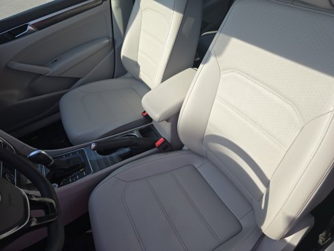 Used 2018 Volkswagen Passat 2.0T SE image 15