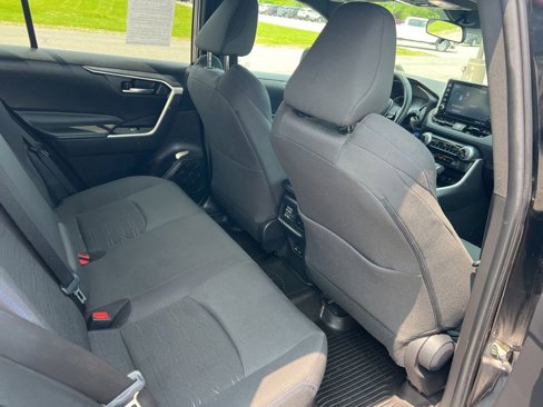 Used 2022 Toyota RAV4 SE image 13