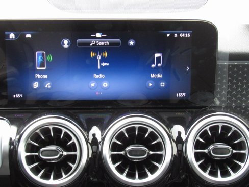 New 2025 Mercedes-Benz GLB 250 4MATIC image 31