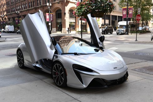 Used 2023 McLaren Artura image 3