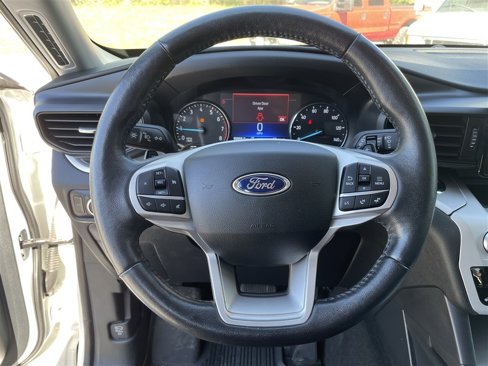 Used 2020 Ford Explorer XLT w/ Comfort Package image 18