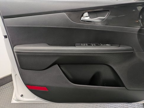 Used 2023 Kia Forte GT-Line w/ GT-Line Technology Package image 8