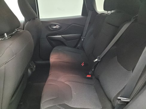 Used 2019 Jeep Cherokee Latitude w/ Popular Appearance Group image 18