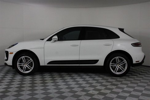 Certified 2024 Porsche Macan image 2