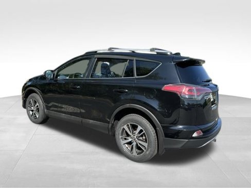 Used 2017 Toyota RAV4 XLE image 4