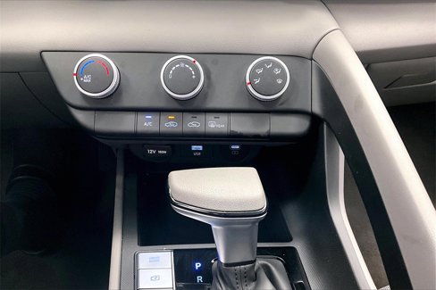 Certified 2025 Hyundai Elantra SE image 23