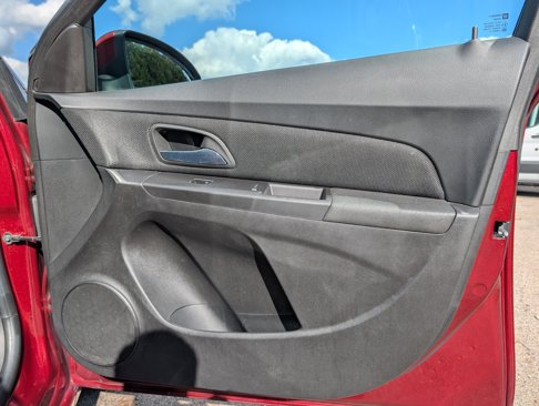 Used 2015 Chevrolet Cruze LT image 28