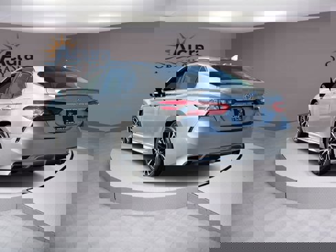 Used 2019 Toyota Camry SE image 3
