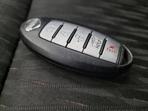 Used 2018 Nissan Rogue SV image 32