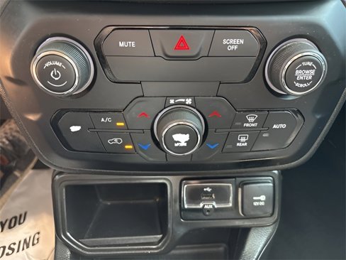 Used 2018 Jeep Renegade Altitude image 14