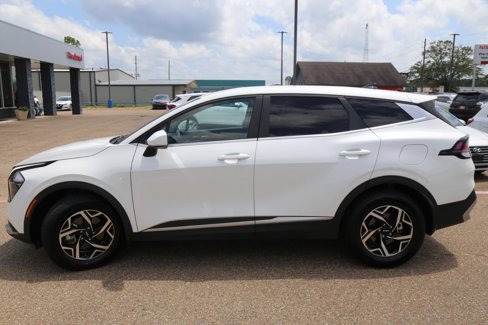 Used 2023 Kia Sportage LX image 8