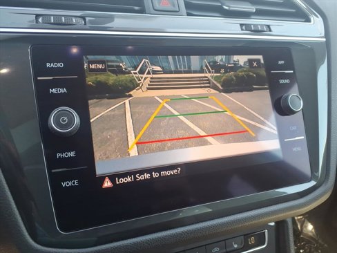 Used 2020 Volkswagen Tiguan SE w/ Panoramic Sunroof Package image 19