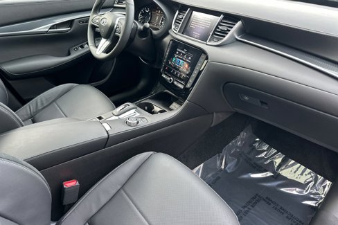 New 2025 INFINITI QX50 Sport image 17