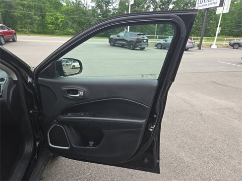 Used 2019 Jeep Compass Altitude image 31