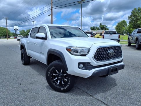 Used 2019 Toyota Tacoma TRD Off-Road image 2