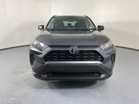 Used 2020 Toyota RAV4 LE image 2