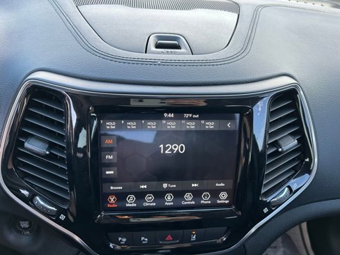 Used 2021 Jeep Cherokee Limited image 23