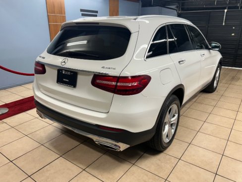 Used 2018 Mercedes-Benz GLC 300 4MATIC image 4