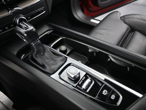 Certified 2021 Volvo XC60 T5 Inscription w/ Protection Package image 24
