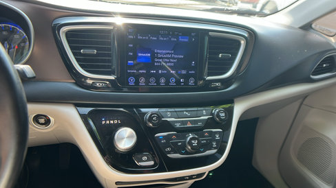 Used 2017 Chrysler Pacifica Touring-L image 32