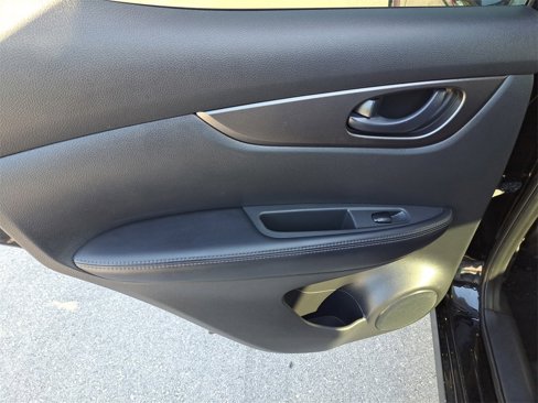 Used 2021 Nissan Rogue Sport S image 11