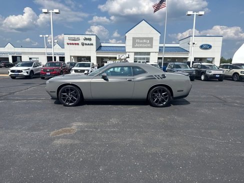 Used 2019 Dodge Challenger SXT w/ Blacktop Package image 2