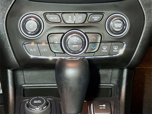 Certified 2022 Jeep Cherokee Limited image 13
