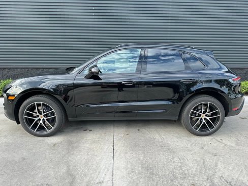 Used 2025 Porsche Macan image 2