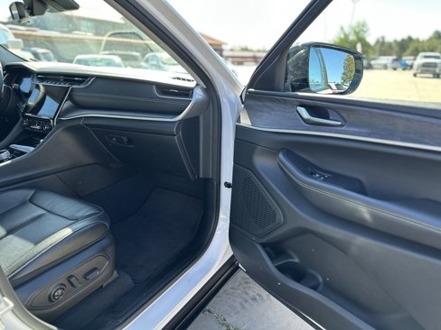 Used 2023 Jeep Grand Cherokee Limited image 9