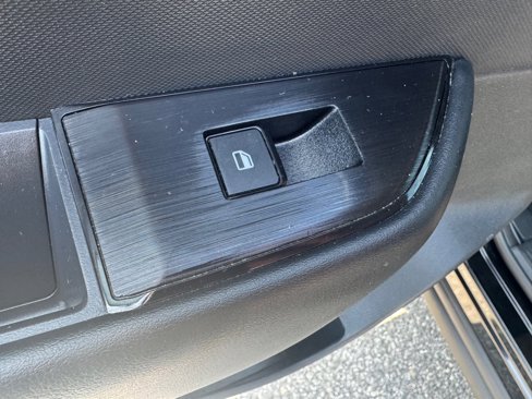 Used 2024 Nissan Rogue S image 31