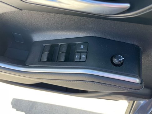 Used 2021 Toyota Highlander XLE image 12