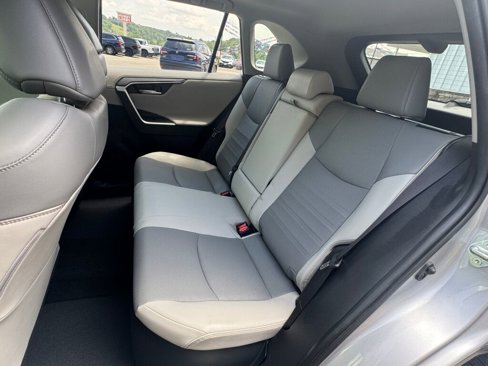 Used 2019 Toyota RAV4 Limited image 17