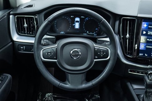 Used 2020 Volvo XC60 T6 Momentum image 16