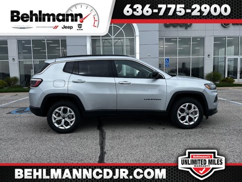 New 2025 Jeep Compass Latitude image 1