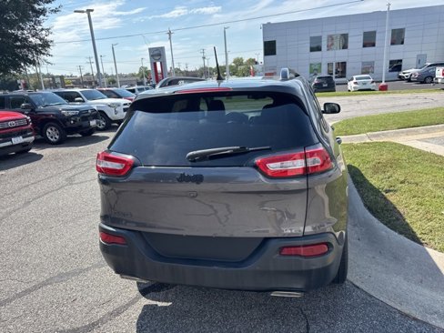 Used 2018 Jeep Cherokee Limited w/ Technology Group image 8
