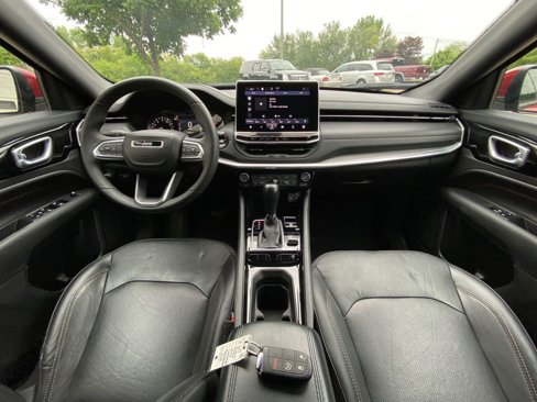 Used 2023 Jeep Compass Limited image 11
