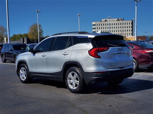 Used 2018 GMC Terrain SLE w/ Driver Convenience Package image 2