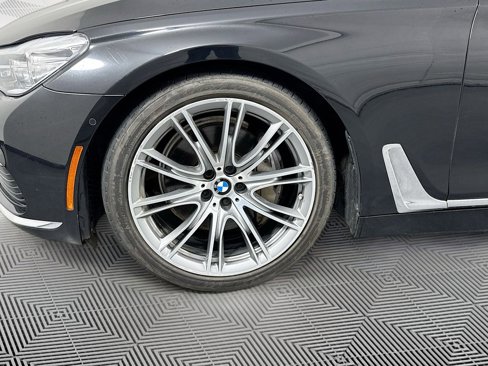 Used 2019 BMW 740i w/ Executive Package image 34