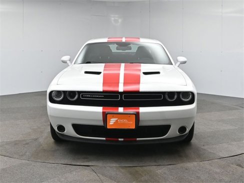 Used 2015 Dodge Challenger SXT image 8