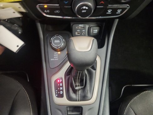 Used 2014 Jeep Cherokee Latitude image 18