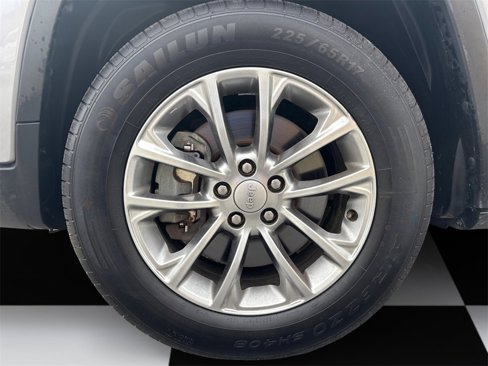 Used 2020 Jeep Cherokee Latitude Plus image 14