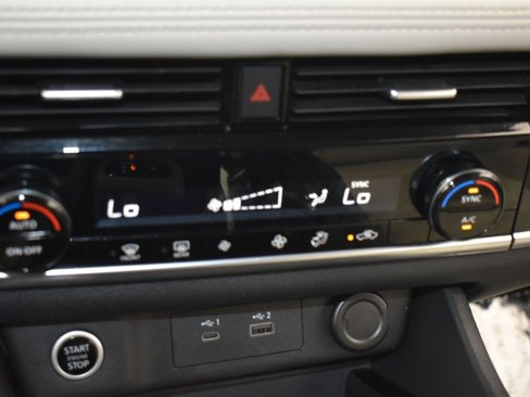 Used 2022 Nissan Rogue SV image 11