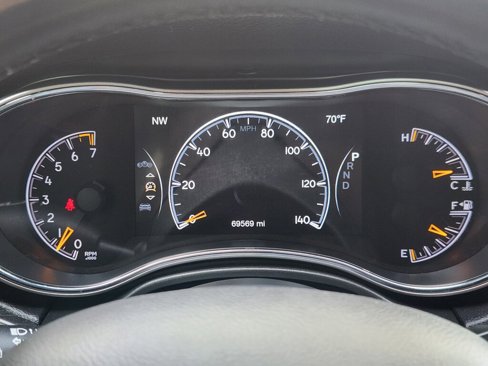 Used 2022 Jeep Grand Cherokee Laredo X image 17