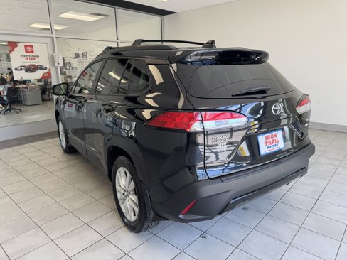 Used 2022 Toyota Corolla Cross LE w/ Moonroof Package image 25