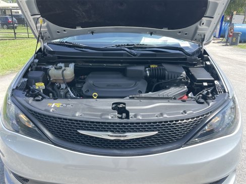 Used 2022 Chrysler Voyager LX image 25
