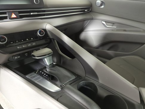 Used 2023 Hyundai Elantra SEL image 19