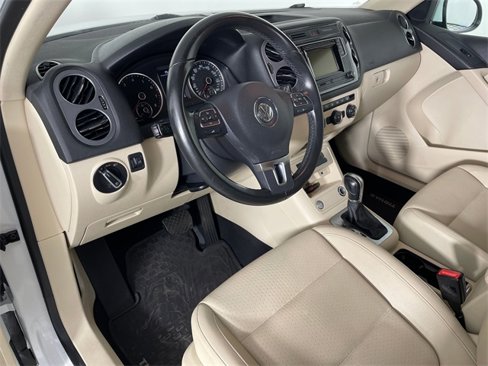 Used 2016 Volkswagen Tiguan S image 5