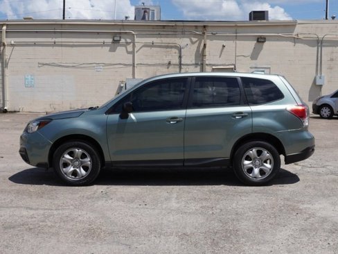 Used 2017 Subaru Forester 2.5i image 2