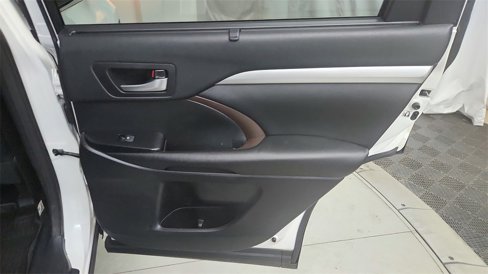 Used 2017 Toyota Highlander XLE image 13