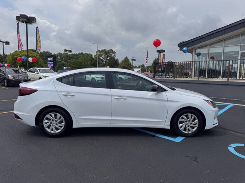 Used 2020 Hyundai Elantra SE image 24